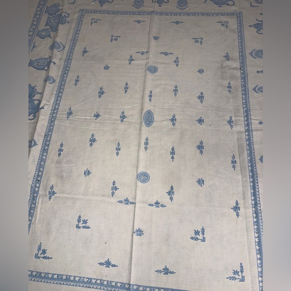 Vintage Tablecloth 58" X 50" in Blue and White Cotton Tea Pot Tablecloth SM FLWS - Picture 4 of 10